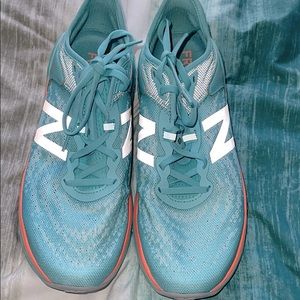 New Women’s New Balance size 10 tennis shoe.